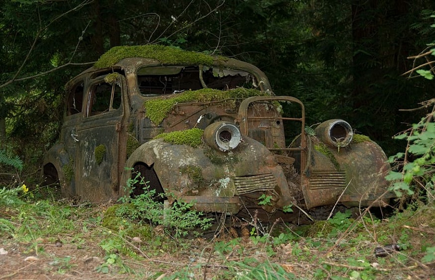 OLD OR WRECKED CARS